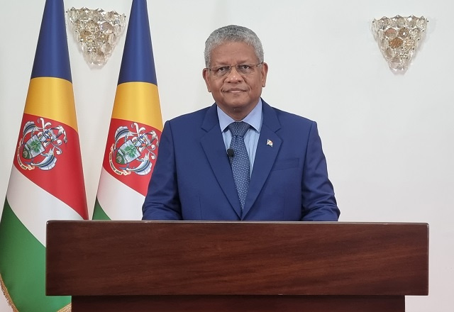 President of Seychelles at KNUST E-LEARNING CENTRE